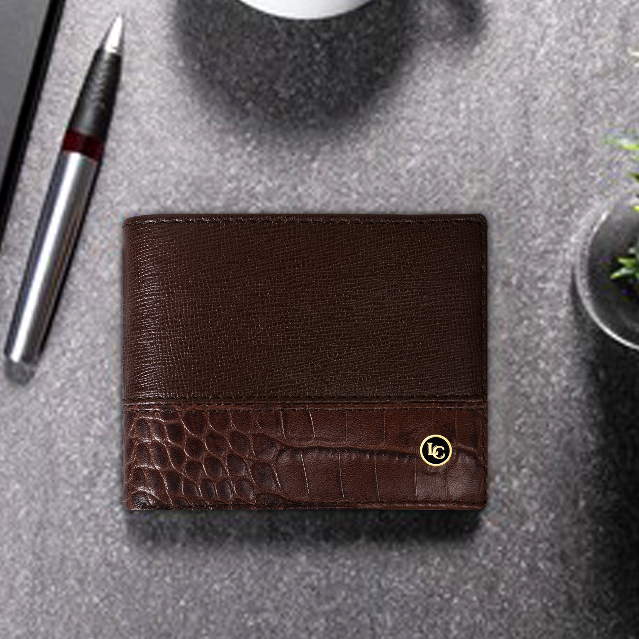 La Cressida Brown Men's Saffiano Leather Bi-fold Wallet