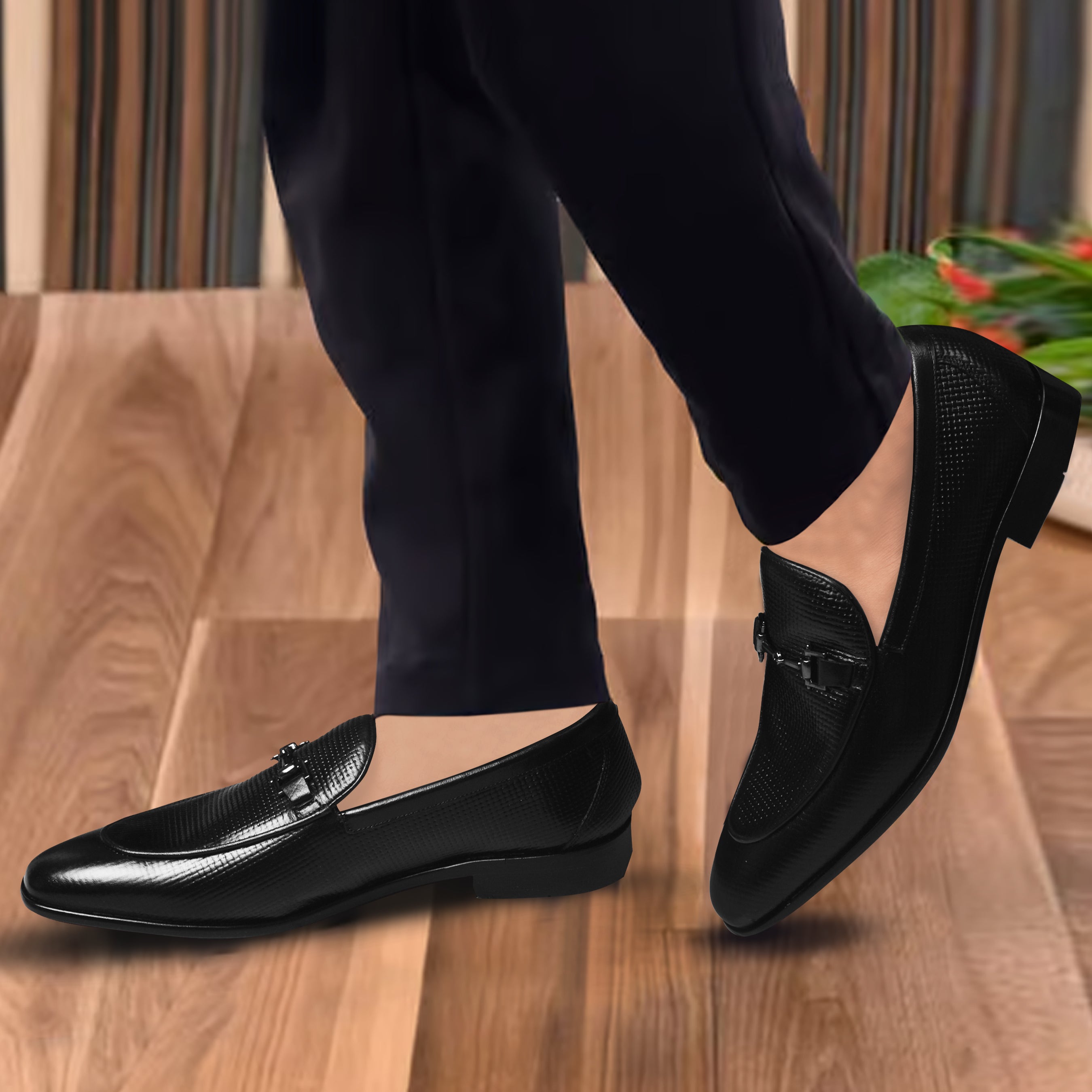 La Cressida Men's Black Leather Loafer