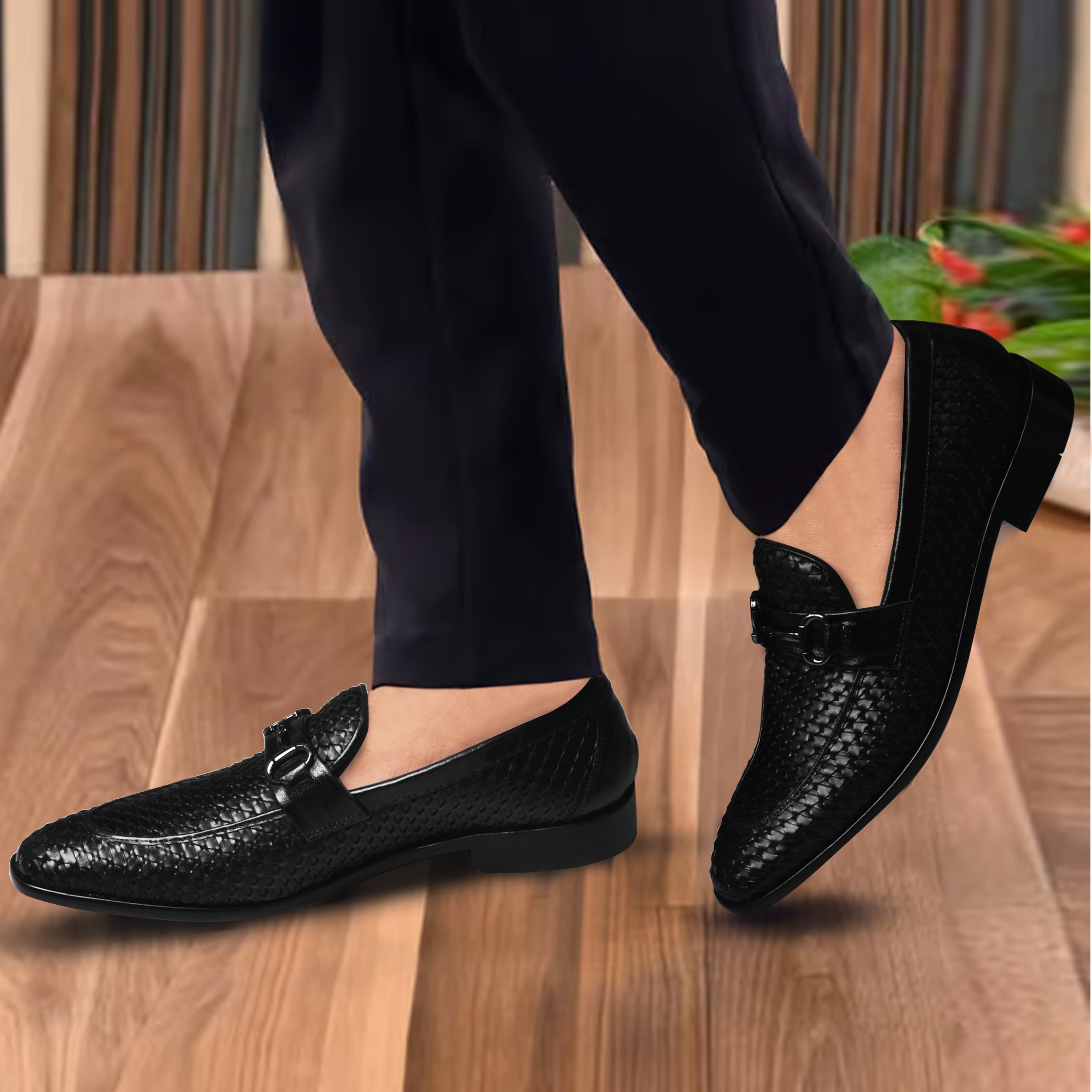 La Cressida Men's Black Handwoven Diamond Cut Leather Loafer